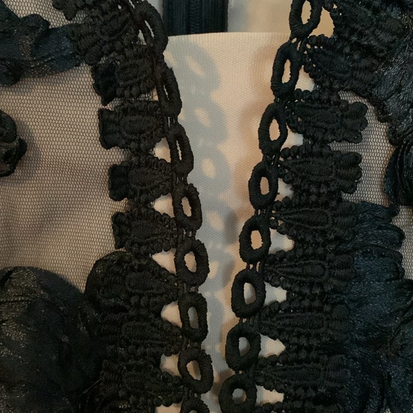 ❤️VENUS Black Lace Overlay Bodycon Dress Size 8 - Picture 3 of 10
